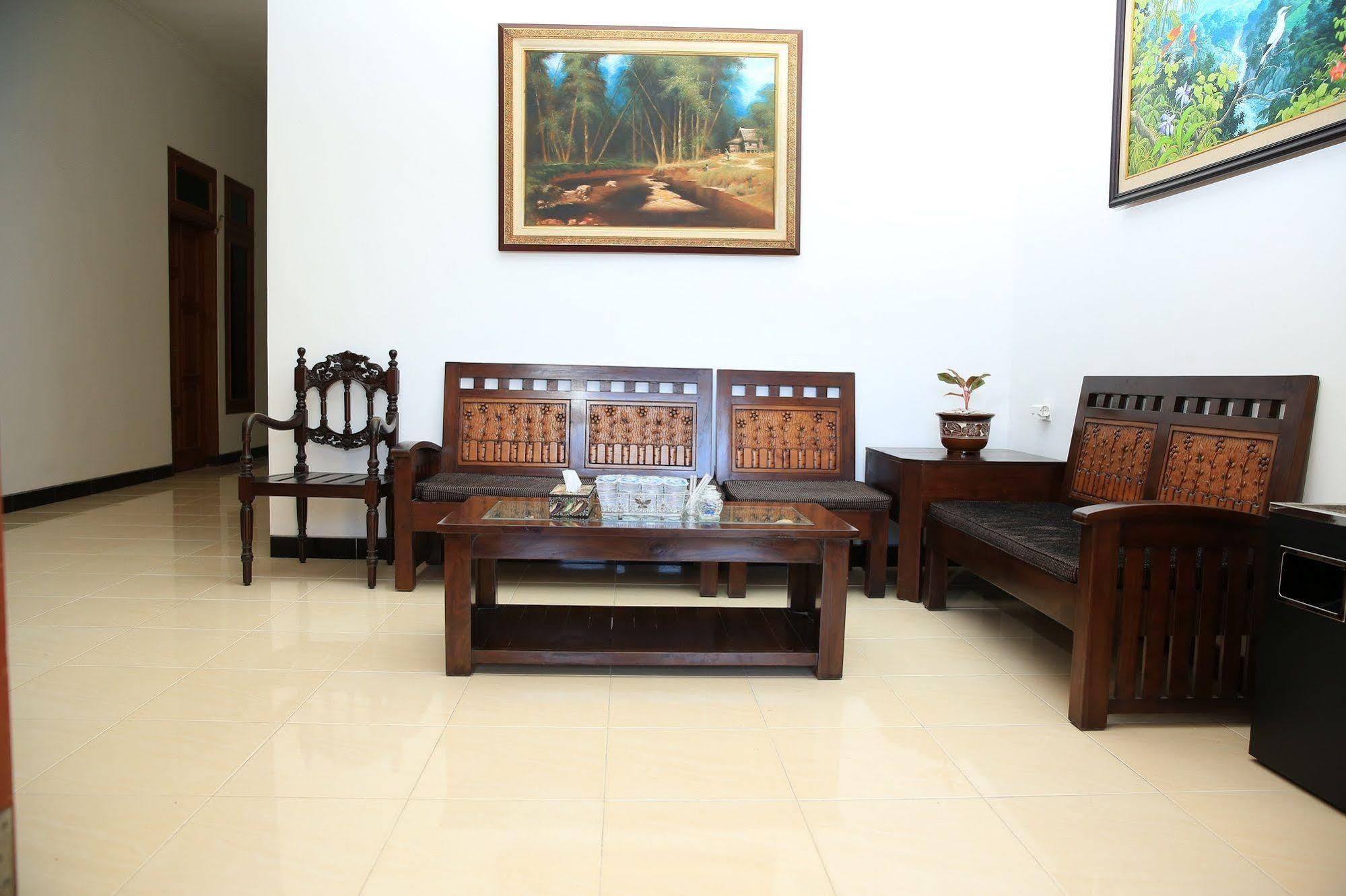 Puri Kusuma Guest House Selemadeg Eksteriør billede